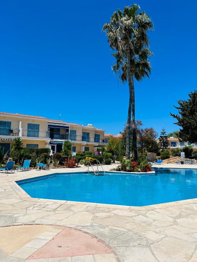 Golden Palms Paradise Garden Paphos Exteriör bild